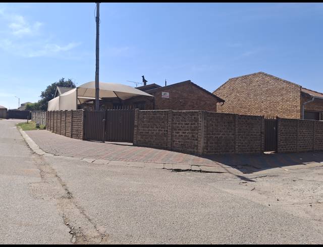 2 BEDROOM FREEHOLD FOR SALE IN DAVEYTON